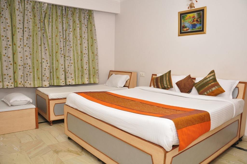 Hotel Mercury Inn By Sonachi Amritsar Phòng bức ảnh